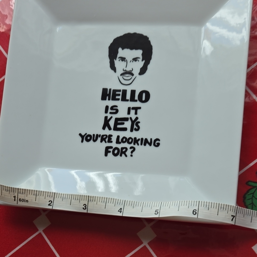Hello Is It Keys You're Looking For? White Square Plate With Lionel Richie Pic. - Picture 3 of 3